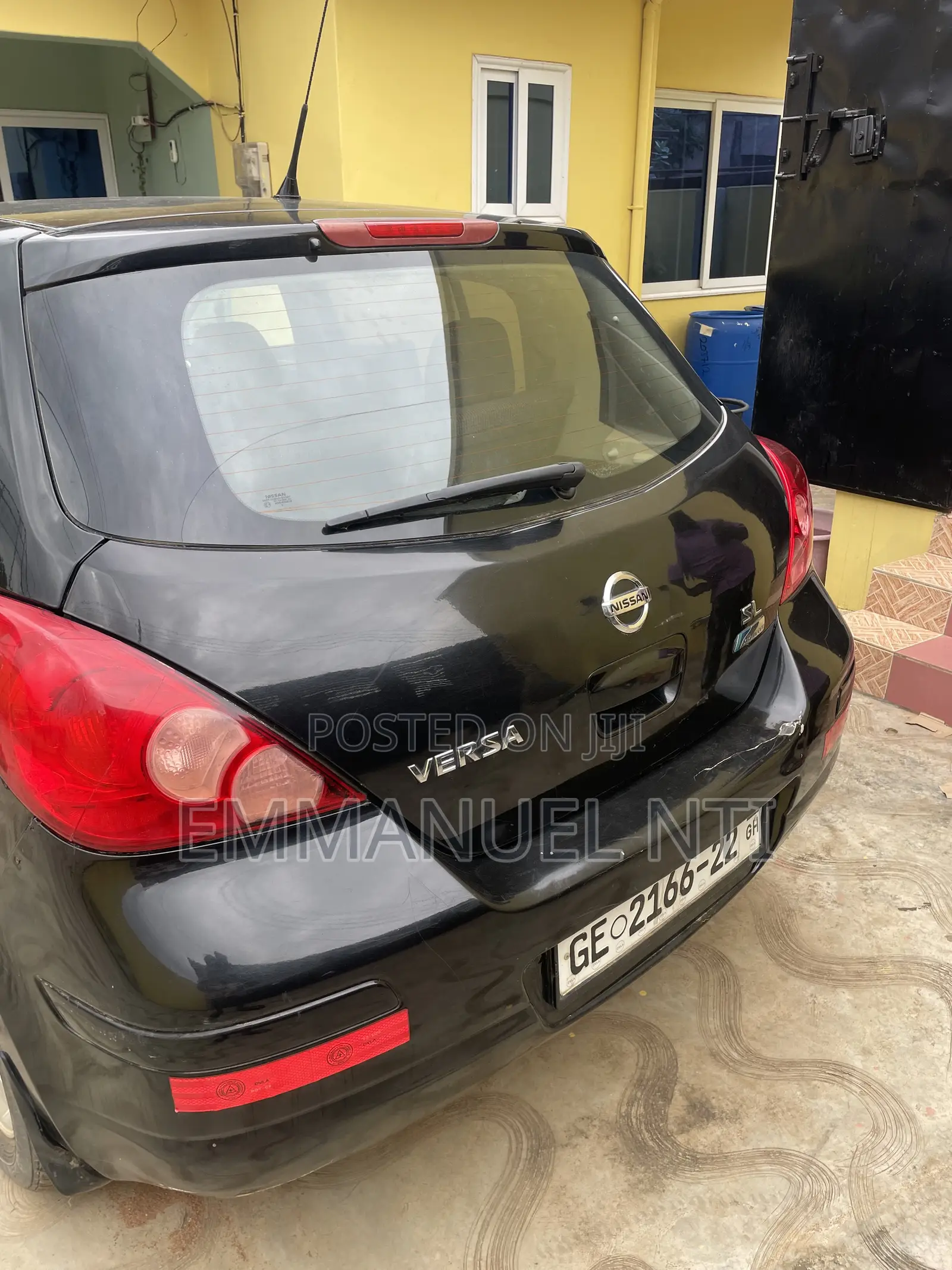 Nissan Versa 2011 Black