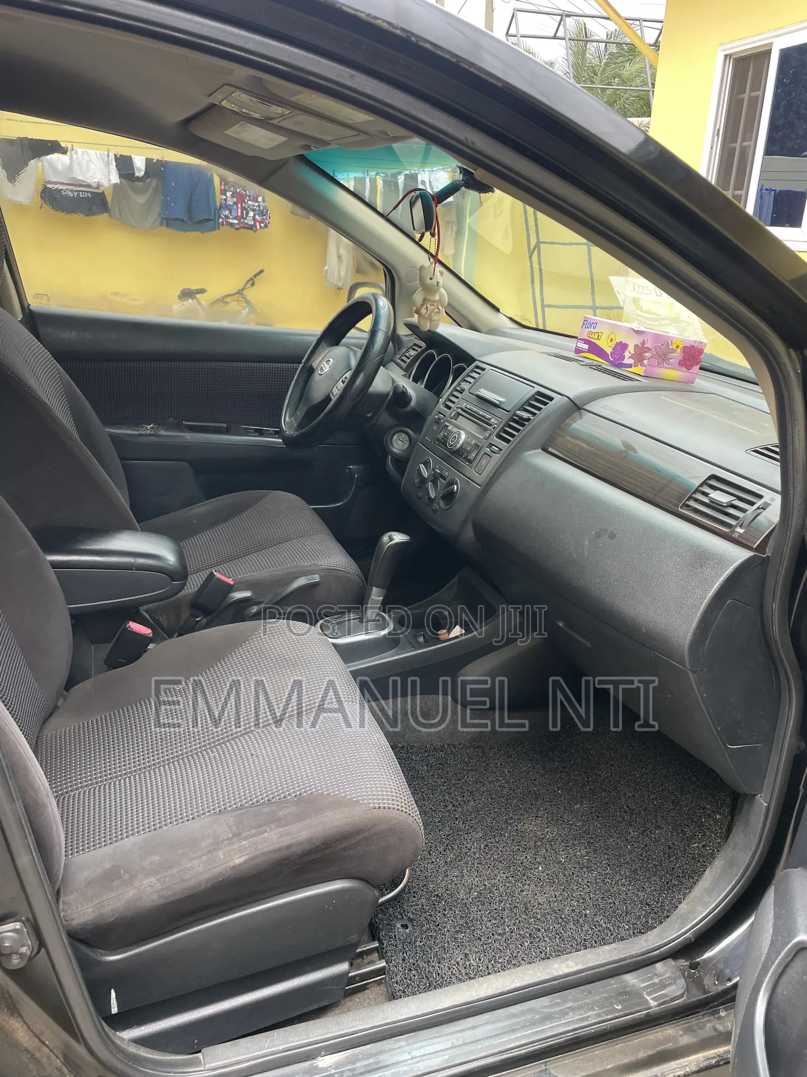 Nissan Versa 2011 Black