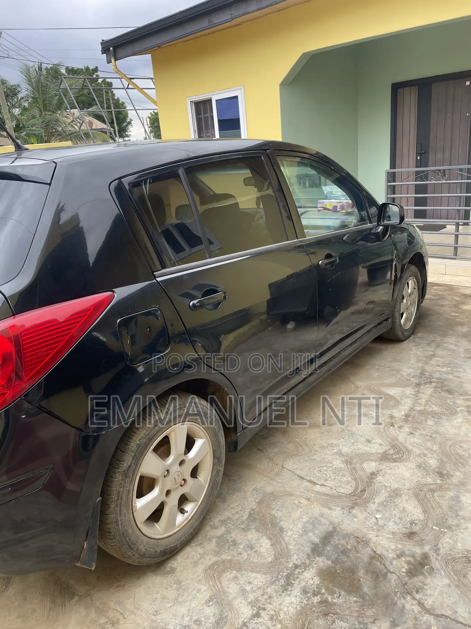 Nissan Versa 2011 Black