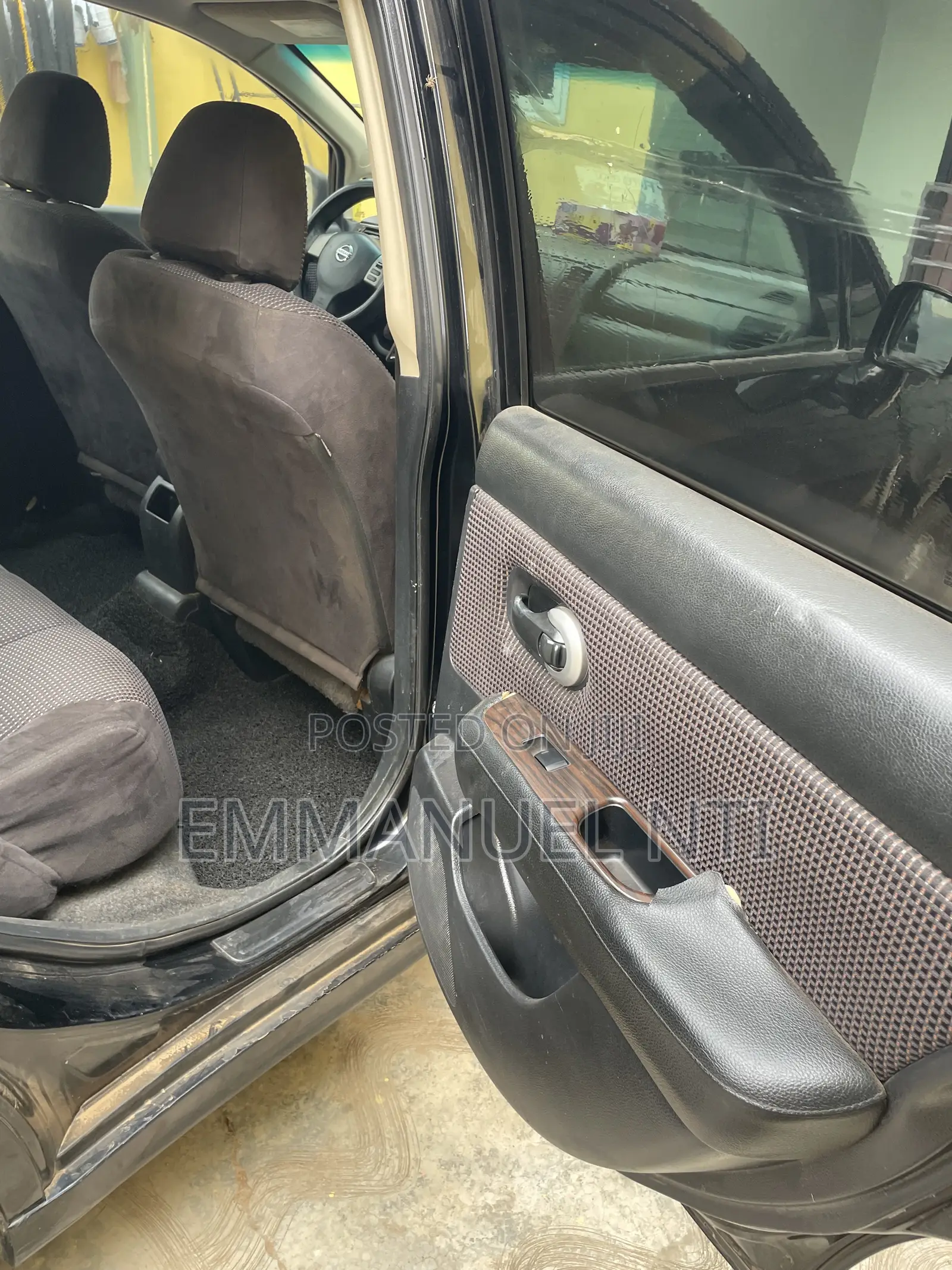 Nissan Versa 2011 Black