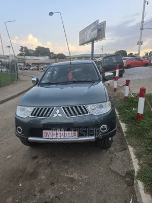Mitsubishi L200 2011 Green
