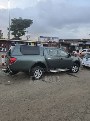 Mitsubishi L200 2011 Green