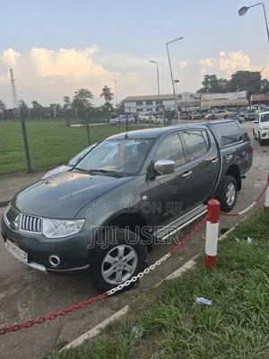 Mitsubishi L200 2011 Green