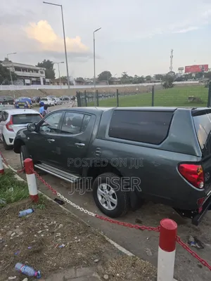 Mitsubishi L200 2011 Green