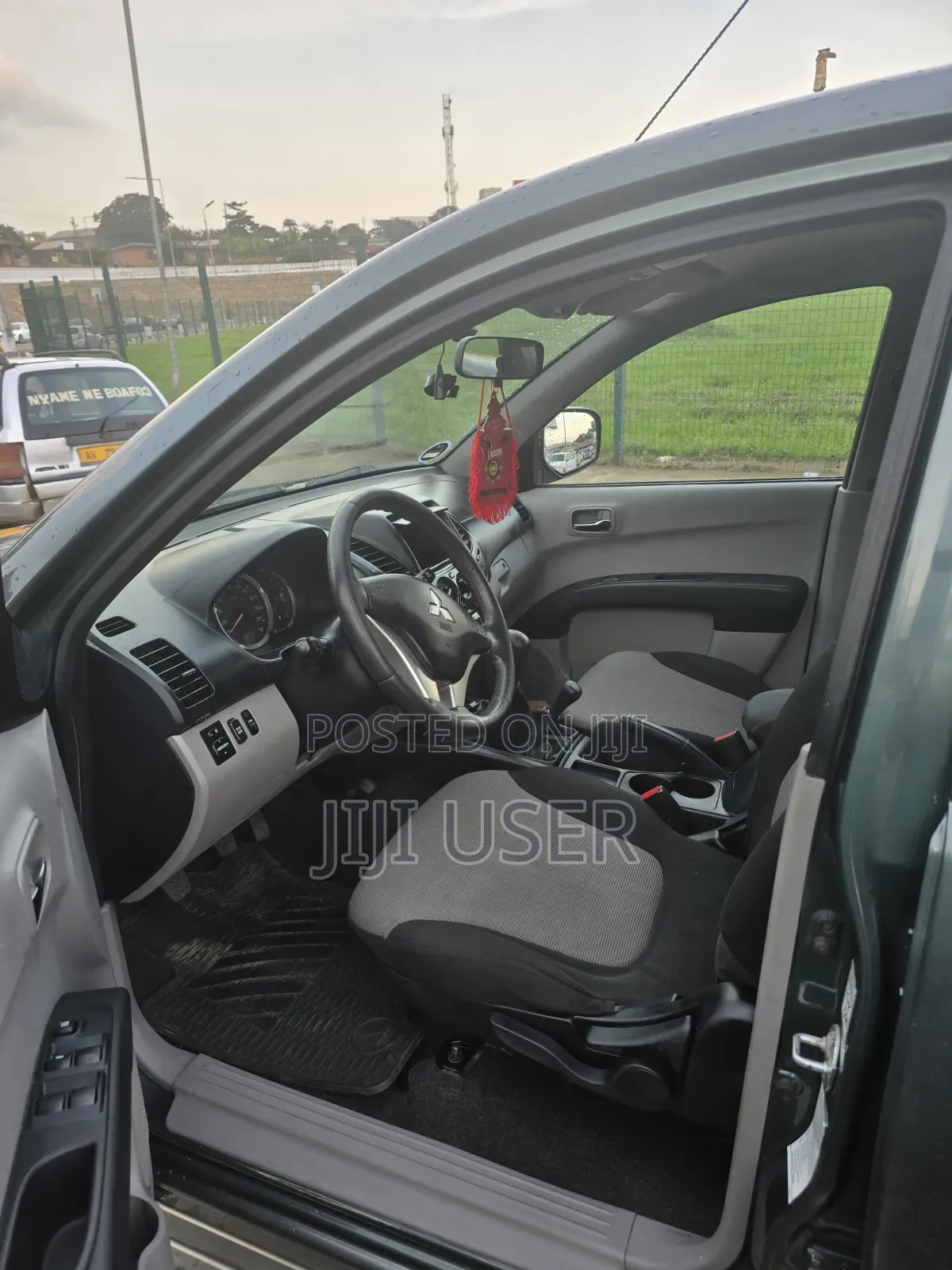 Mitsubishi L200 2011 Green