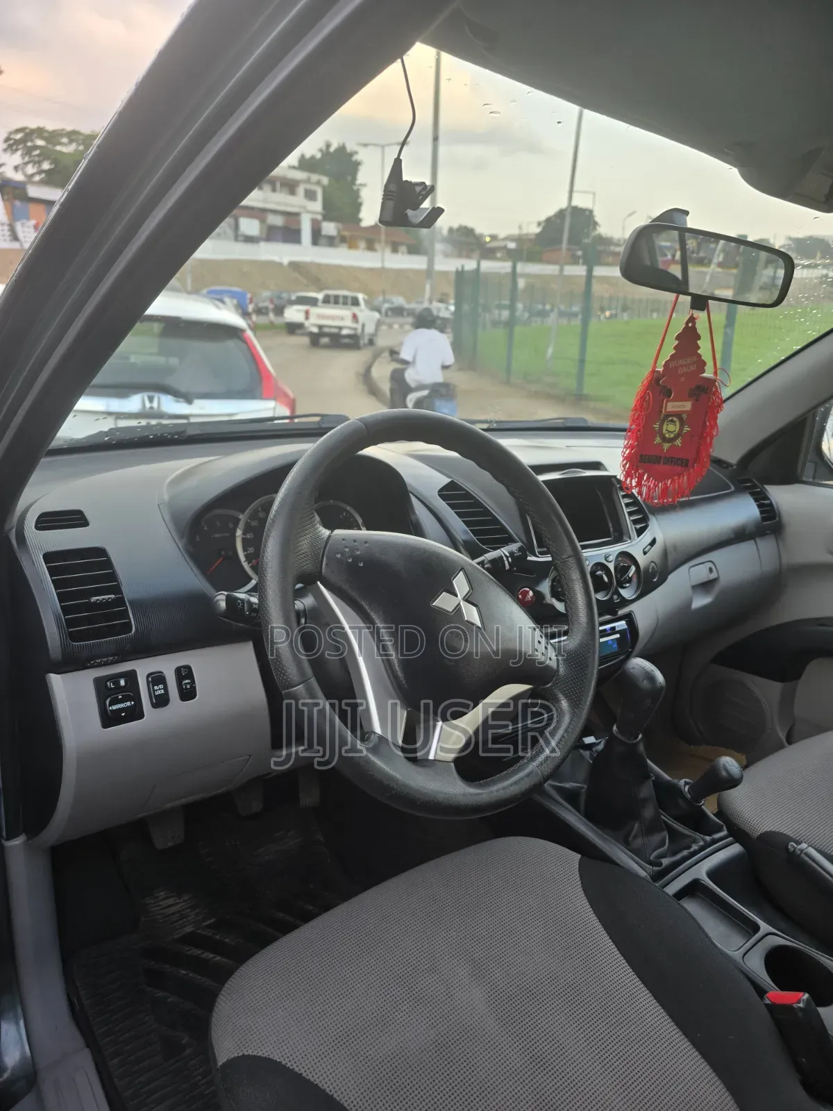 Mitsubishi L200 2011 Green