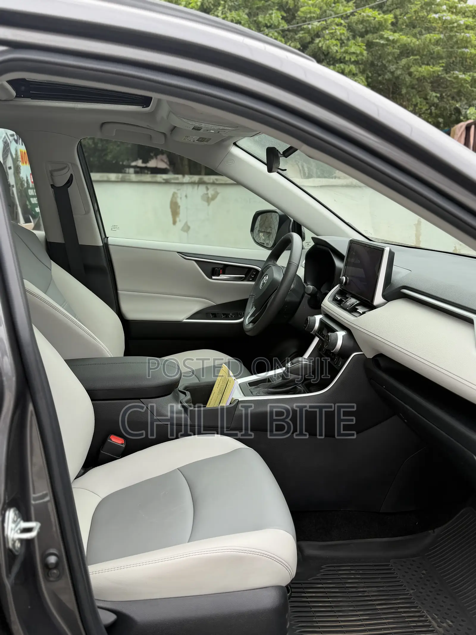 Toyota RAV4 XLE FWD 2023 Gray