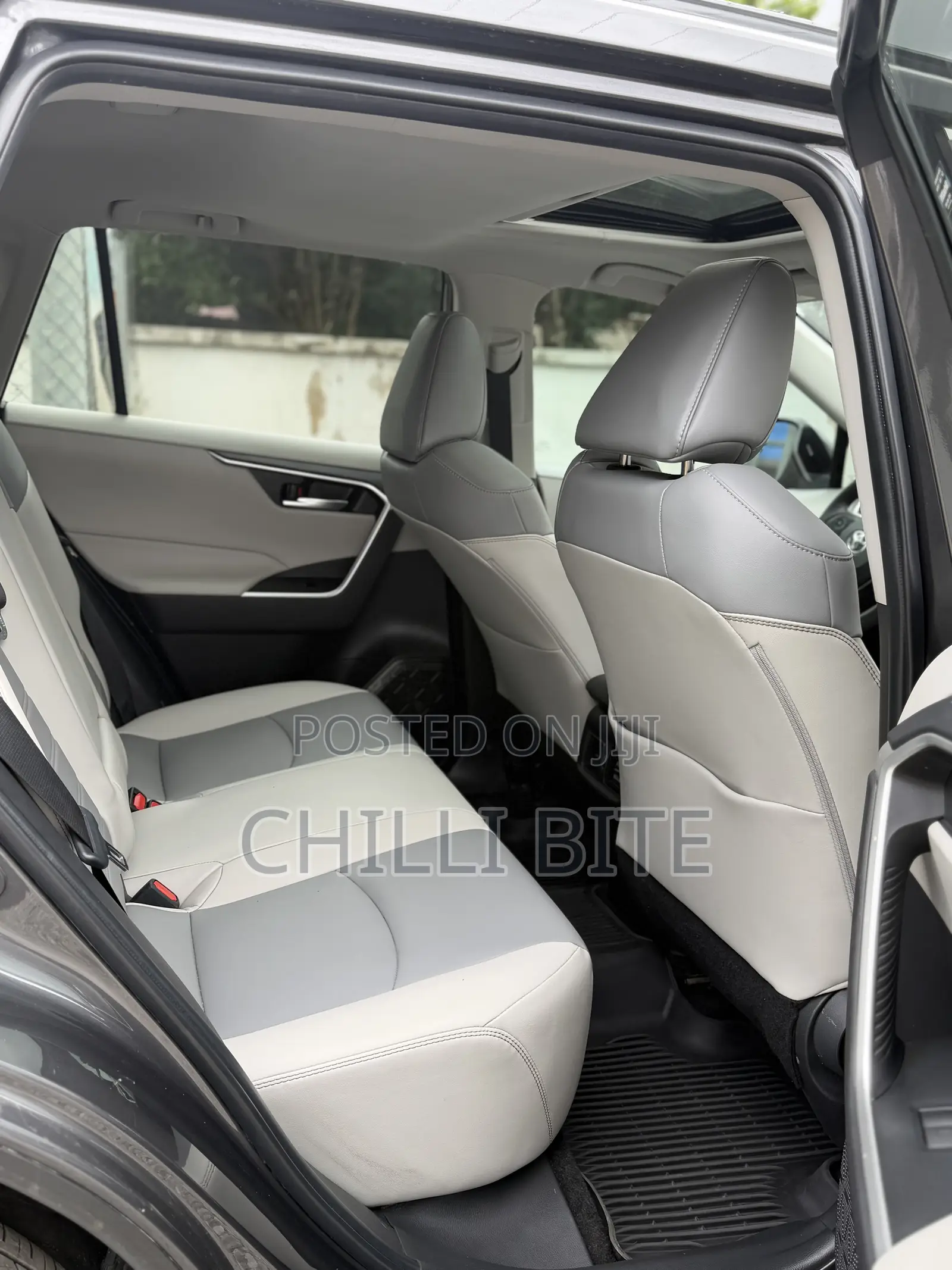 Toyota RAV4 XLE FWD 2023 Gray