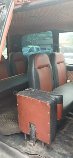 Nissan Caravan (Urvan) 2000 Orange