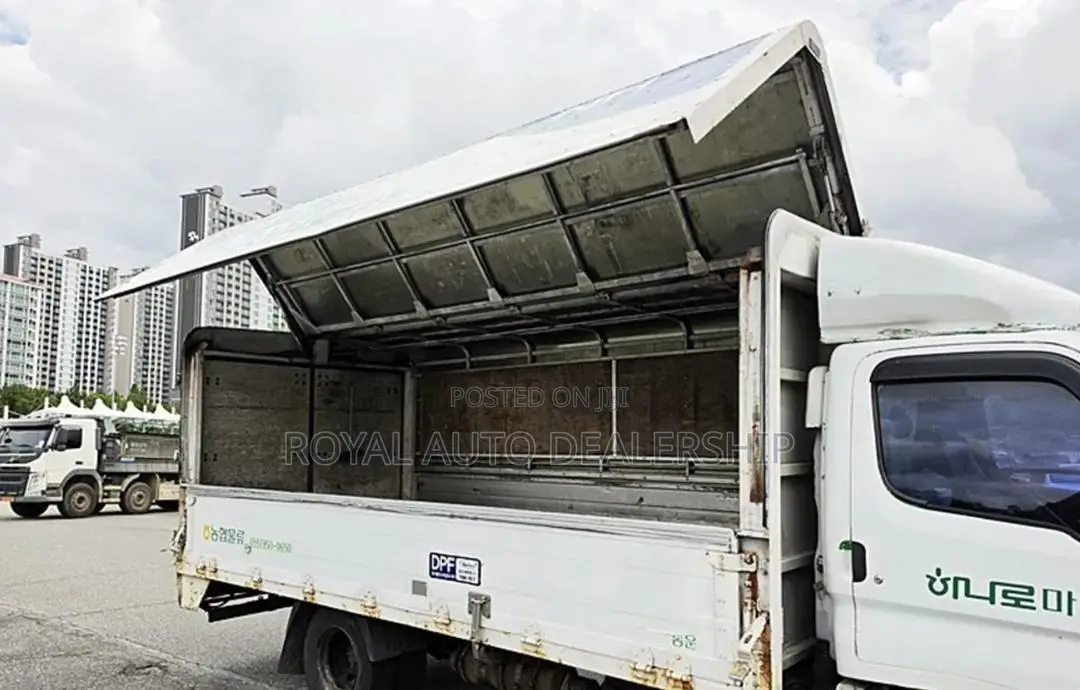 Hyundai E-Mighty Wingbody 3.5 Ton 2006