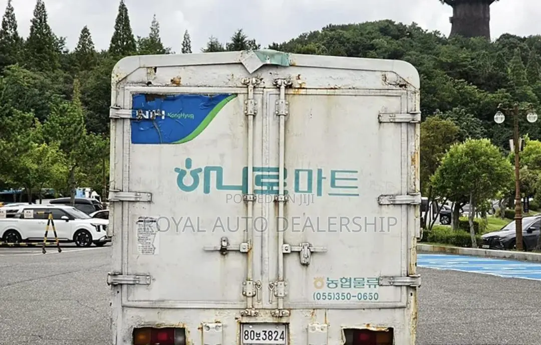 Hyundai E-Mighty Wingbody 3.5 Ton 2006