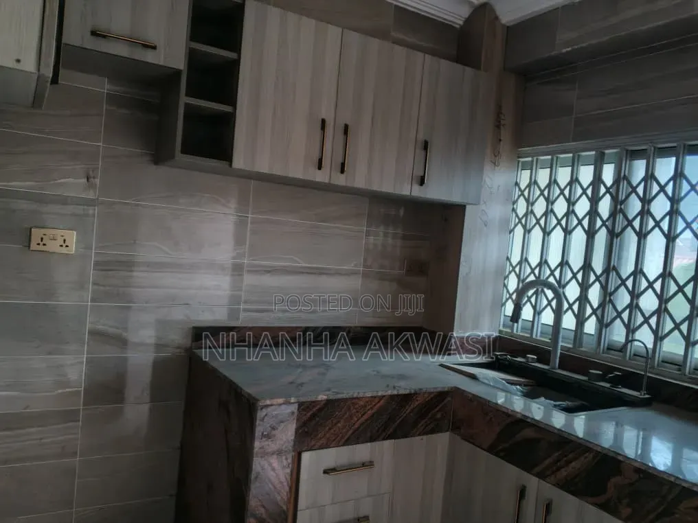 3bdrm Apartment in Lashibi, Sakumono for rent