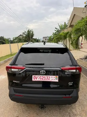 Toyota RAV4 XLE Premium AWD 2023 Black