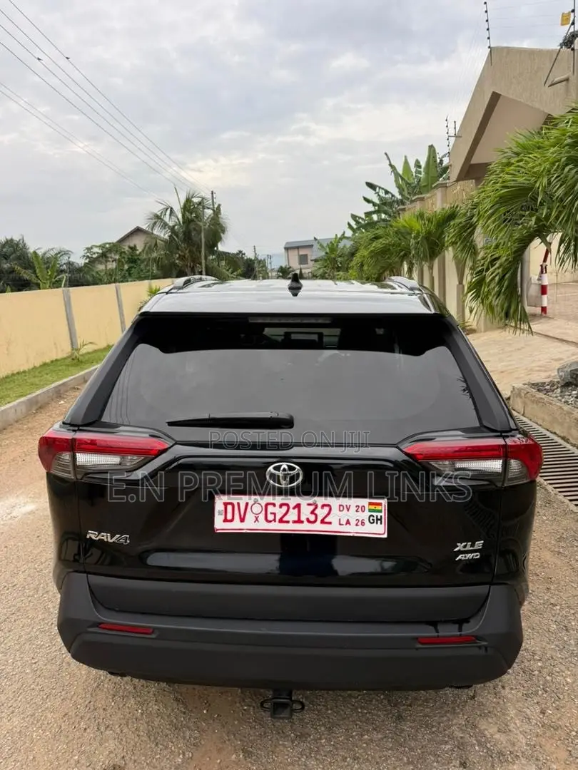 Toyota RAV4 XLE Premium AWD 2023 Black