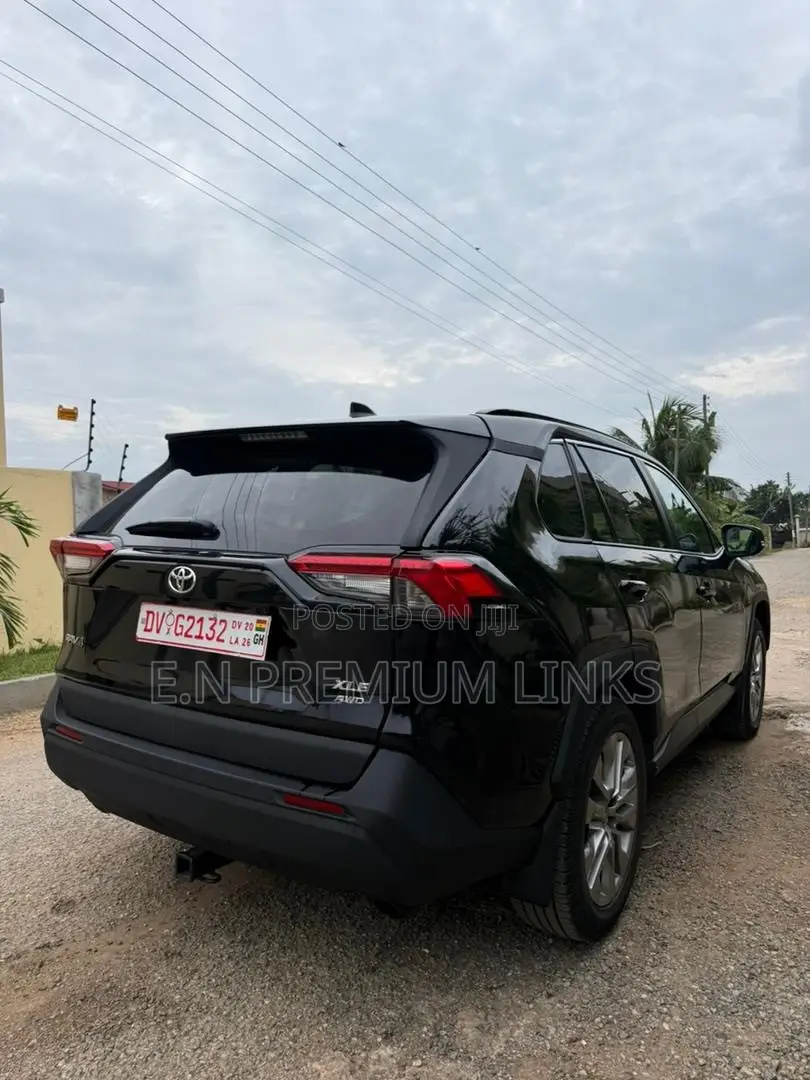 Toyota RAV4 XLE Premium AWD 2023 Black