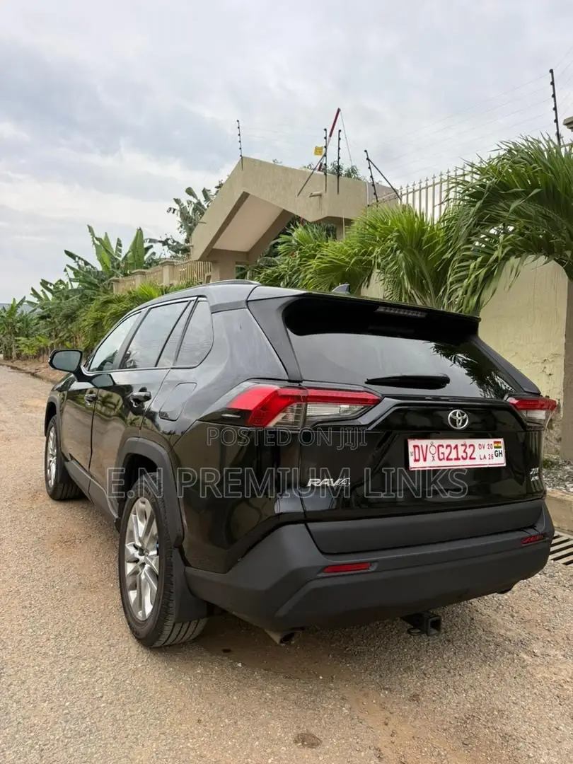 Toyota RAV4 XLE Premium AWD 2023 Black