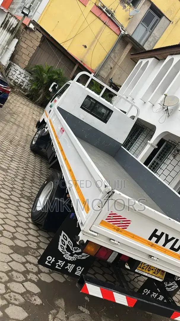 Hyundai Mighty 1