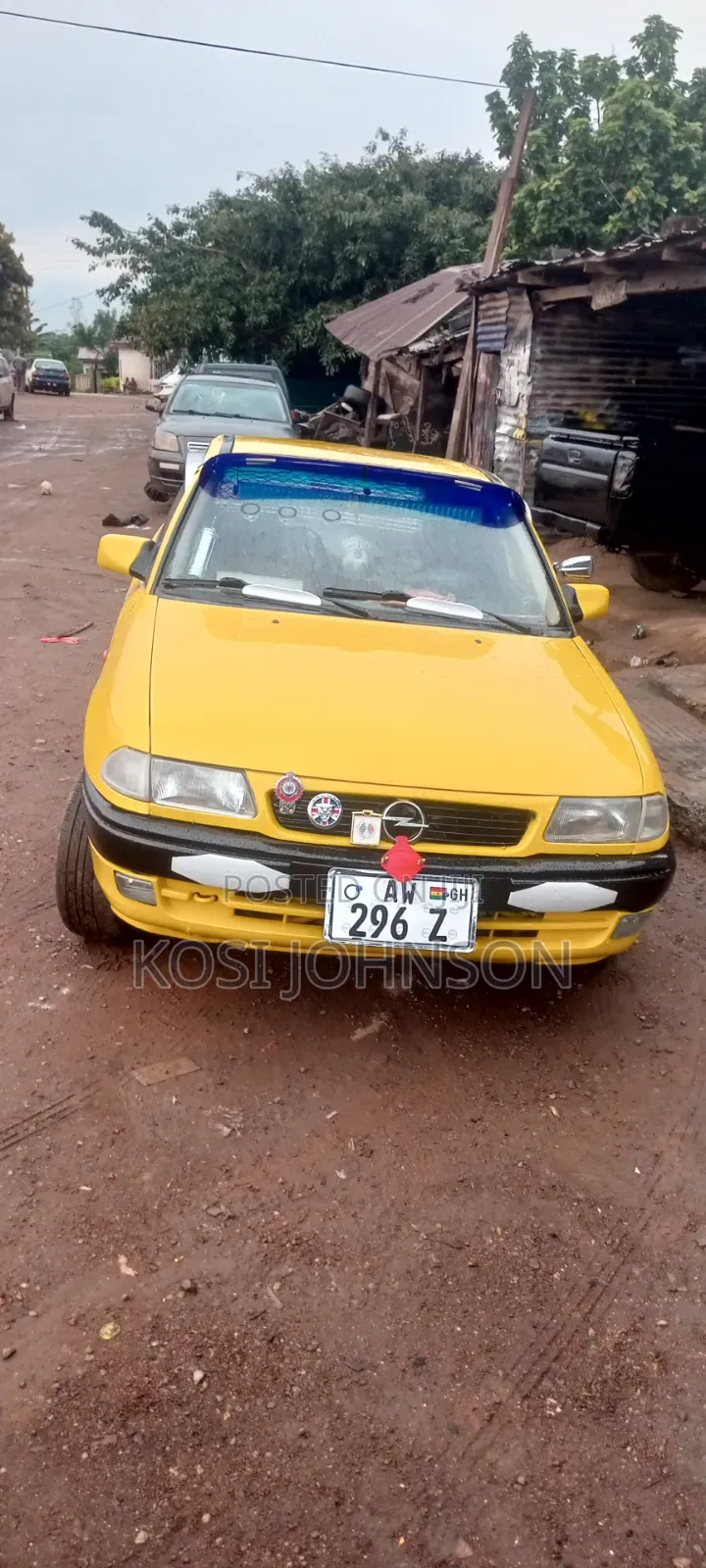 Opel Astra 2000 Yellow