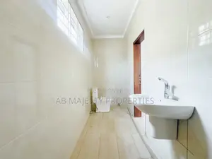 3bdrm House in Ab Majesty, Accra Metropolitan for sale