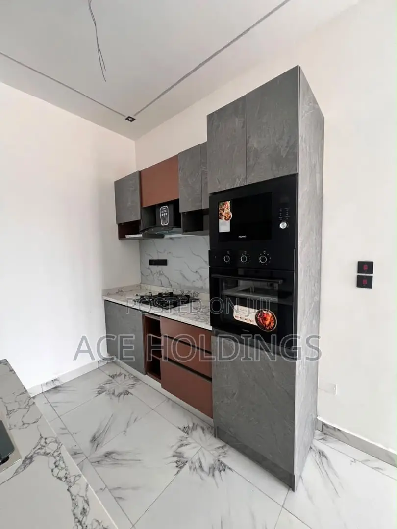 3bdrm Townhouse/Terrace in Ogbojo, East Legon for sale