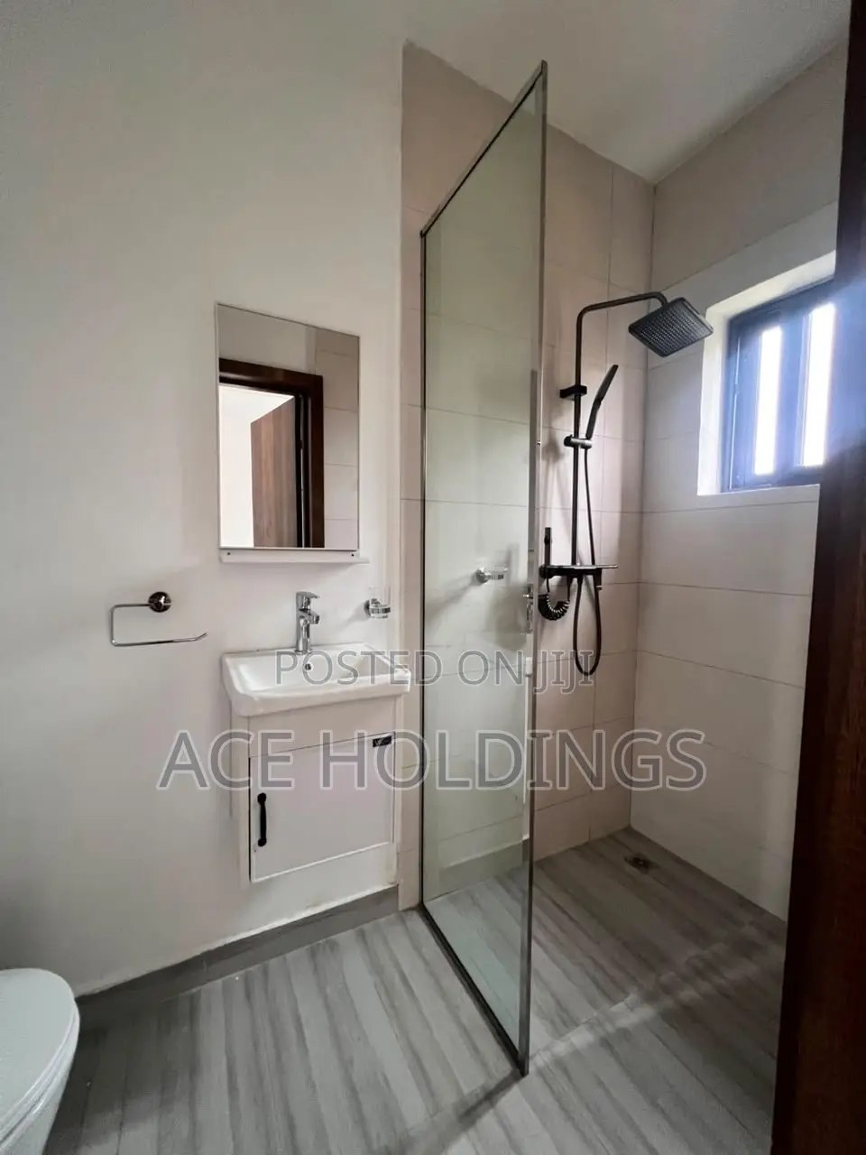 3bdrm Townhouse/Terrace in Ogbojo, East Legon for sale