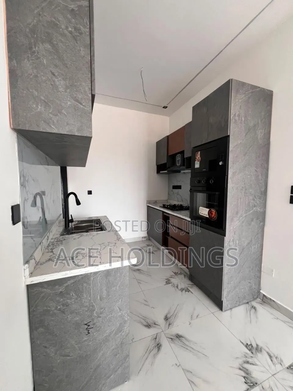 3bdrm Townhouse/Terrace in Ogbojo, East Legon for sale