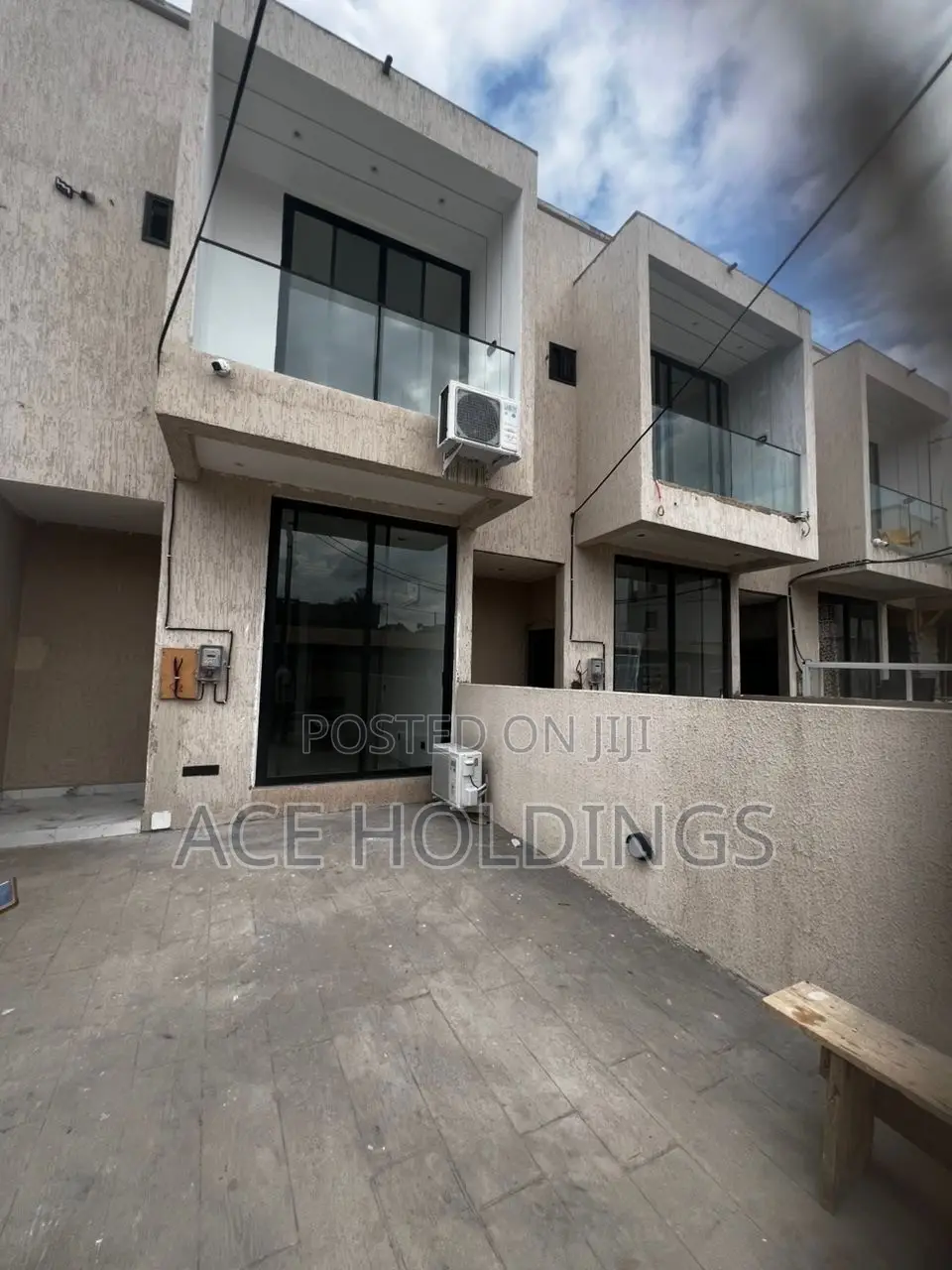 3bdrm Townhouse/Terrace in Ogbojo, East Legon for sale