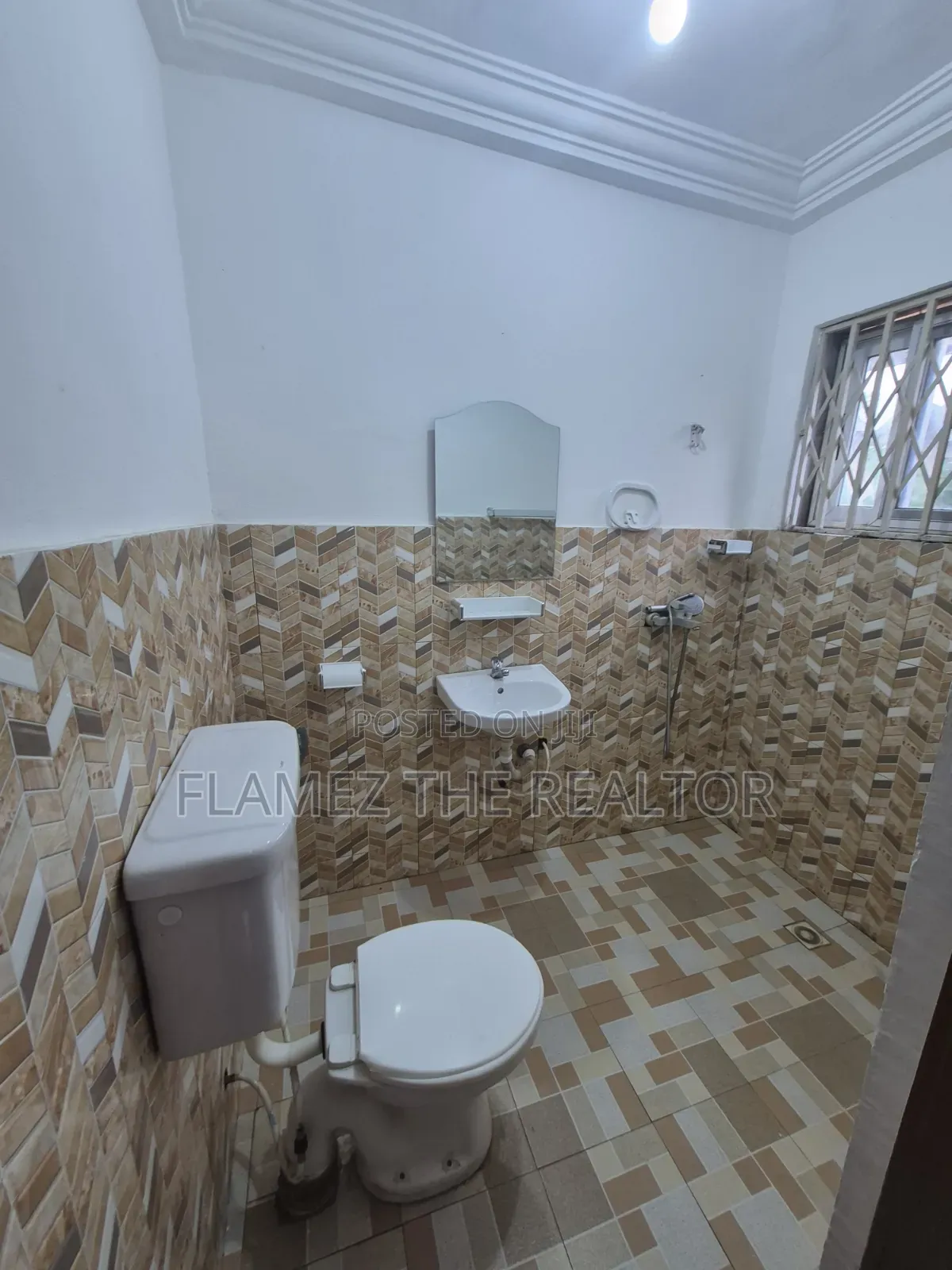 5bdrm House in Stadium Junction, Amasaman for rent