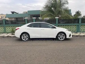 Toyota Corolla LE Eco Plus 4dr Sedan (1.8L 4cyl CVT) 2016 White