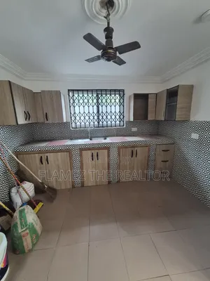 5bdrm House in Stadium Junction, Amasaman for rent