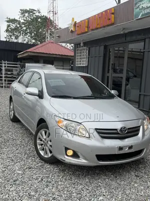 Toyota Corolla Base 4dr Sedan (1.8L 4cyl 5M) 2011 Silver