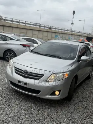 Toyota Corolla Base 4dr Sedan (1.8L 4cyl 5M) 2011 Silver
