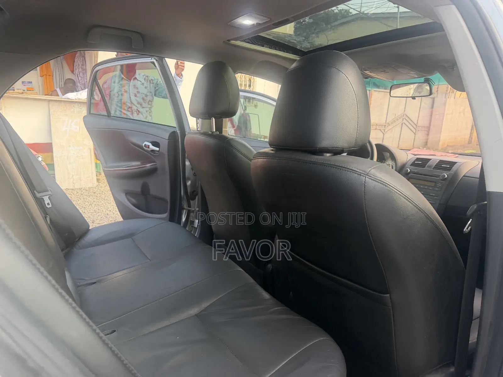 Toyota Corolla LE 4dr Sedan (1.8L 4cyl 4A) 2010 Silver