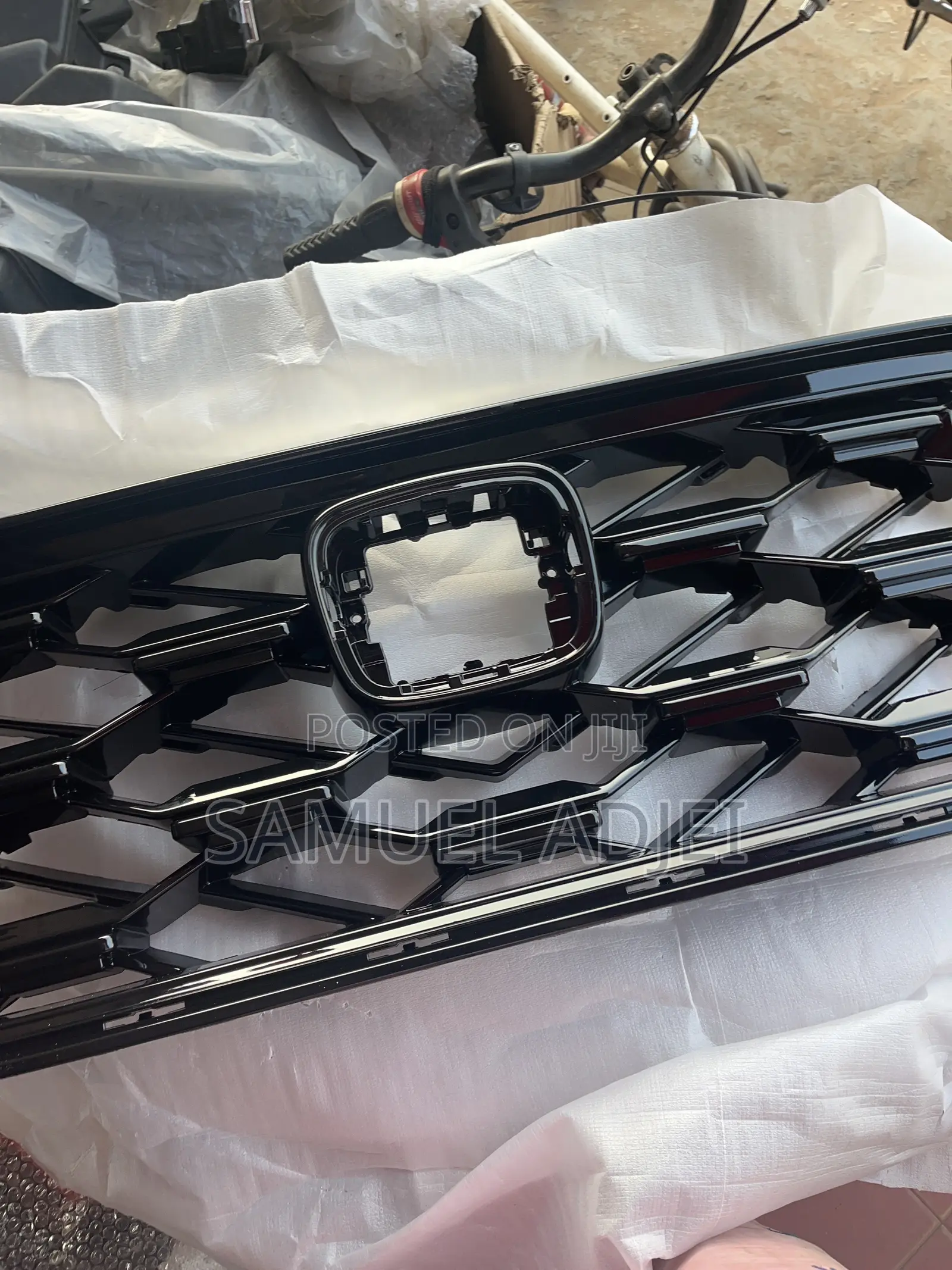 Honda CR-V 2023 to 2025  Hybrid Top Grille/ Shells.