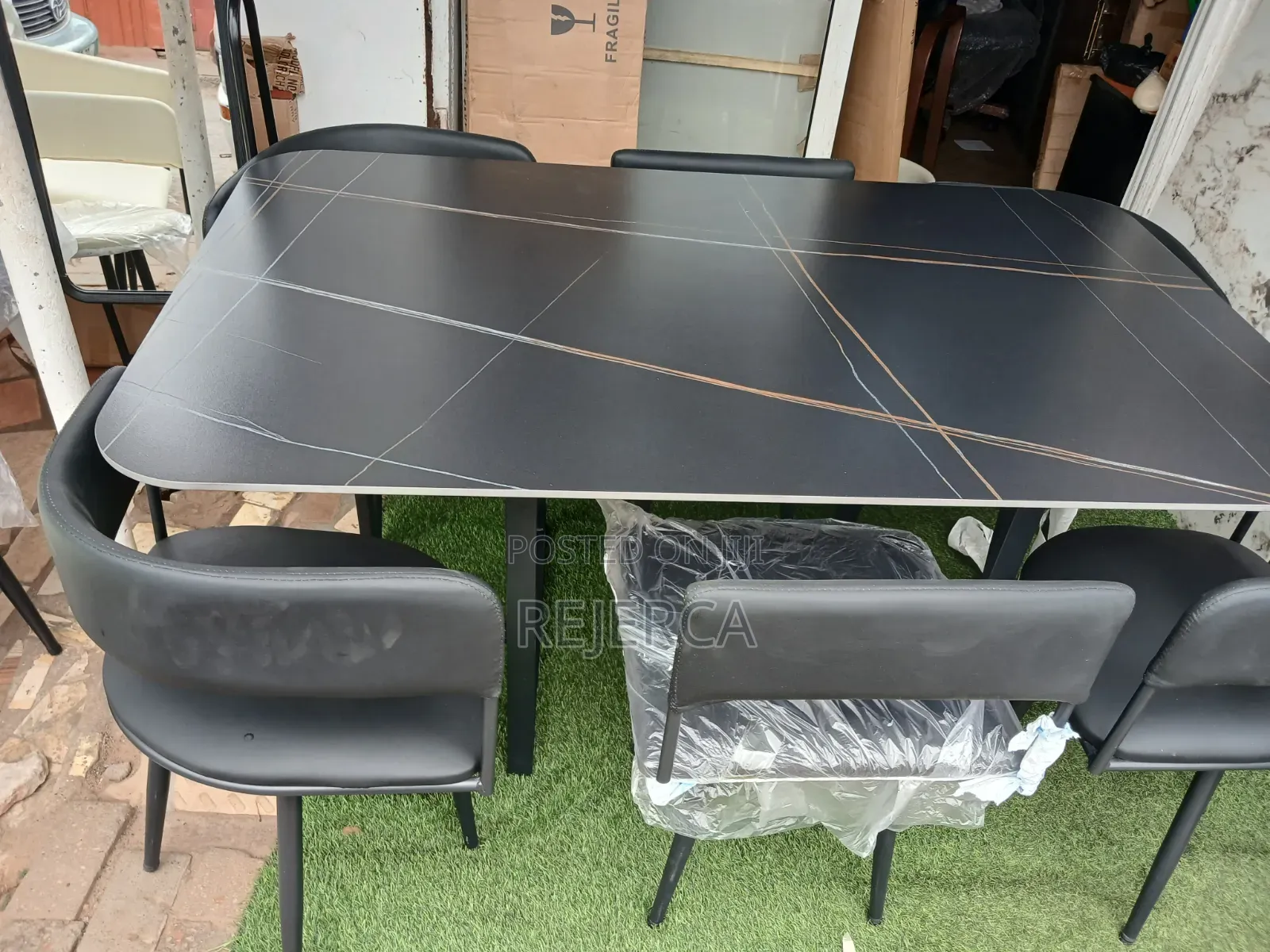Dinning Table With 6 Chairs