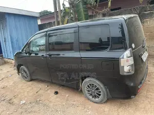 Toyota Voxy X 4WD 8-Seater 2010 Black