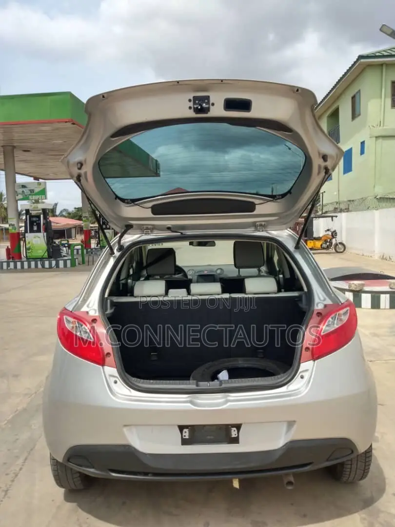 Mazda Demio 2010 Silver