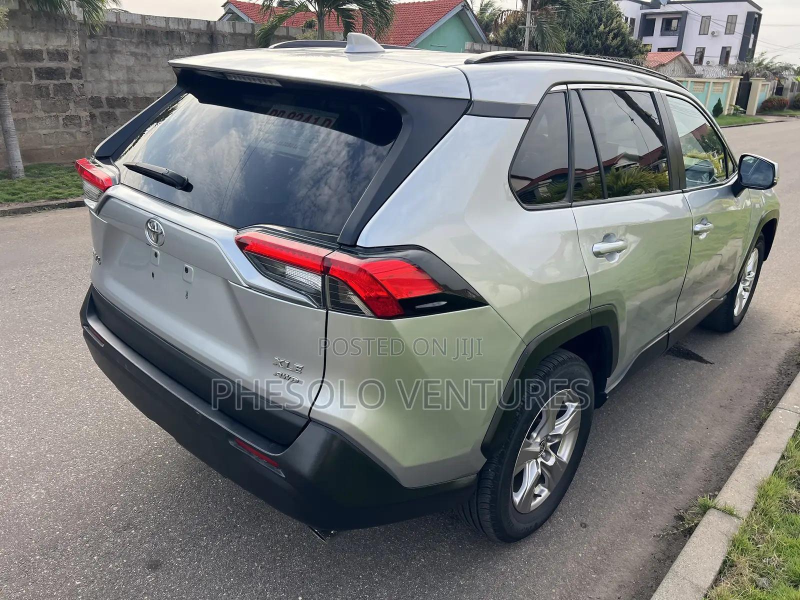 Toyota RAV4 XLE 2022 Silver
