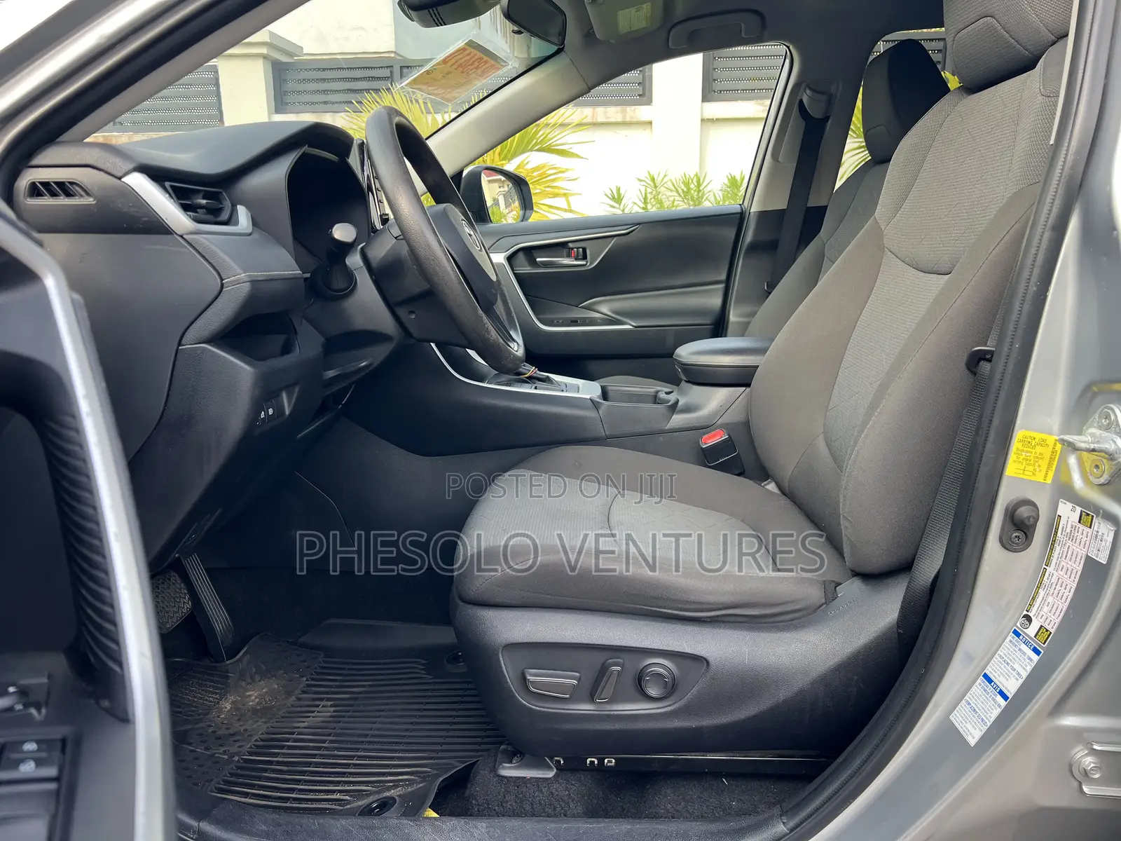 Toyota RAV4 XLE 2022 Silver