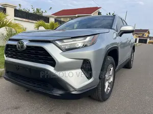 Toyota RAV4 XLE 2022 Silver