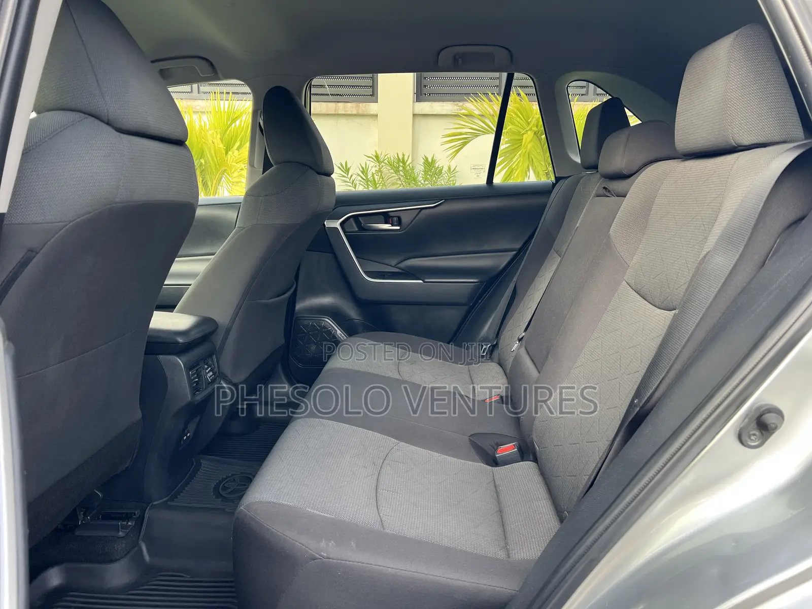 Toyota RAV4 XLE 2022 Silver