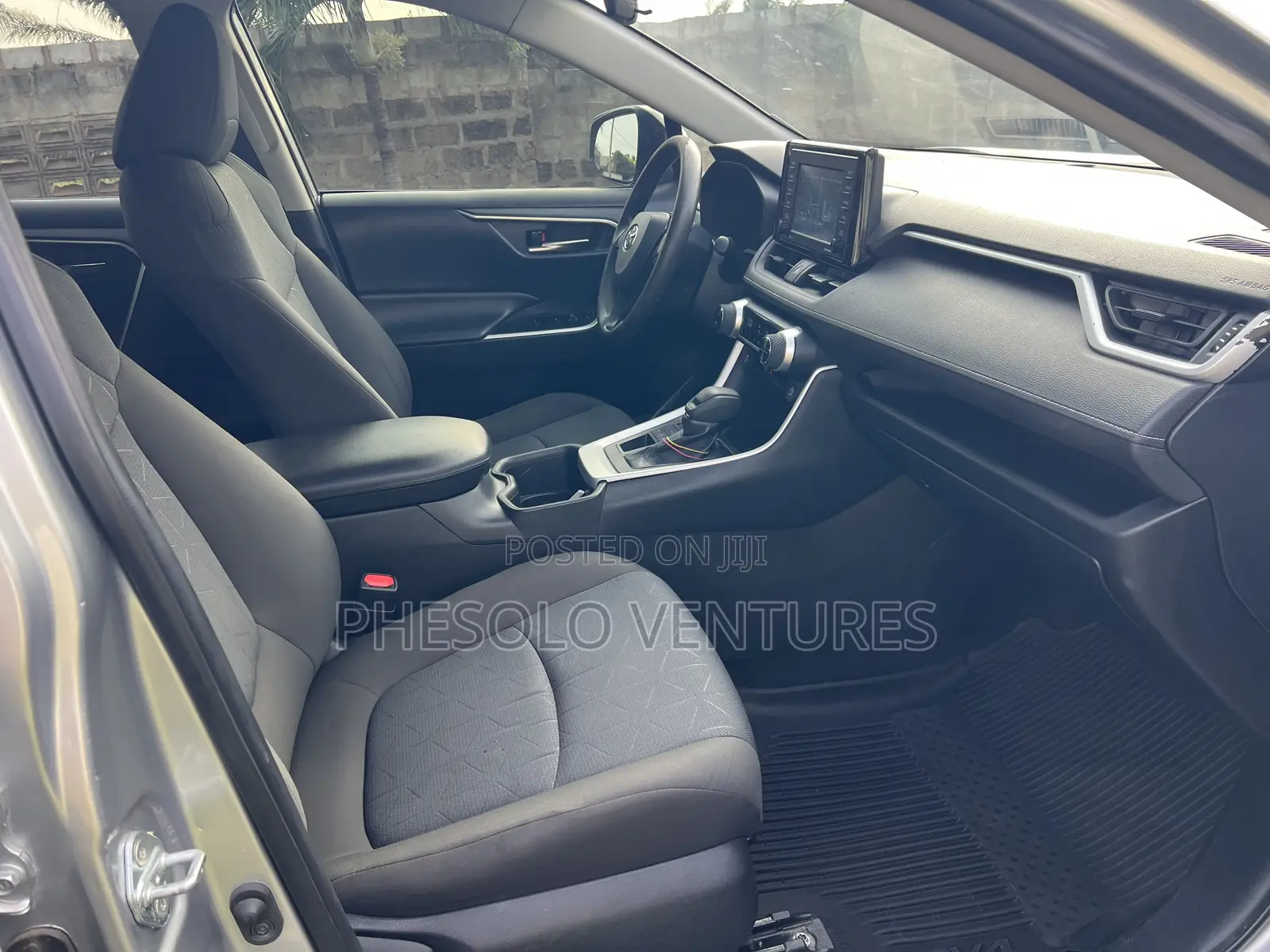 Toyota RAV4 XLE 2022 Silver