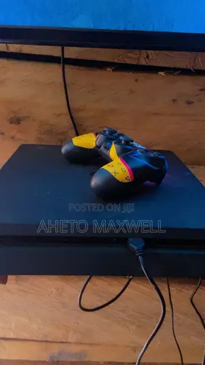 Slightly Used Ps4 Slim Console Plus 1dualshock Controller