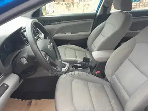Hyundai Elantra SE Sedan FWD (2.0L 4cyl 6M) 2017 Blue