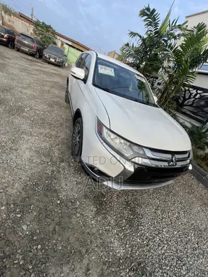 Mitsubishi Outlander SE AWC 2016 White
