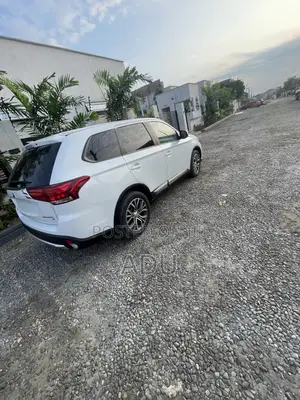 Mitsubishi Outlander SE AWC 2016 White