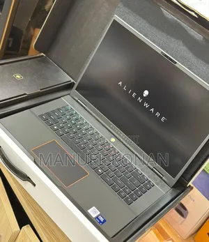 New Laptop Alienware M16 R2 16GB SSD 512GB