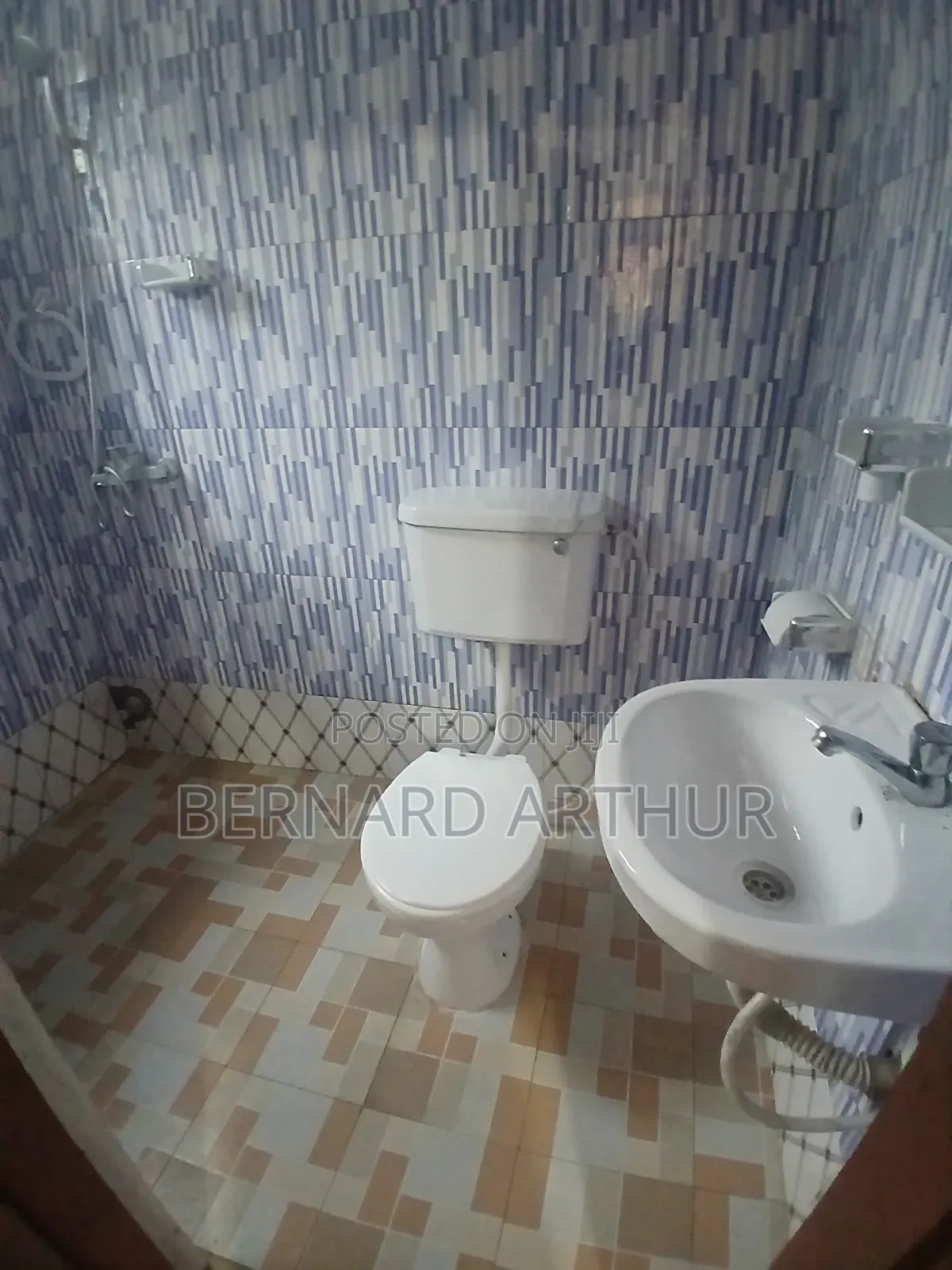 5bdrm Duplex in Bernard Agency, Amasaman for rent
