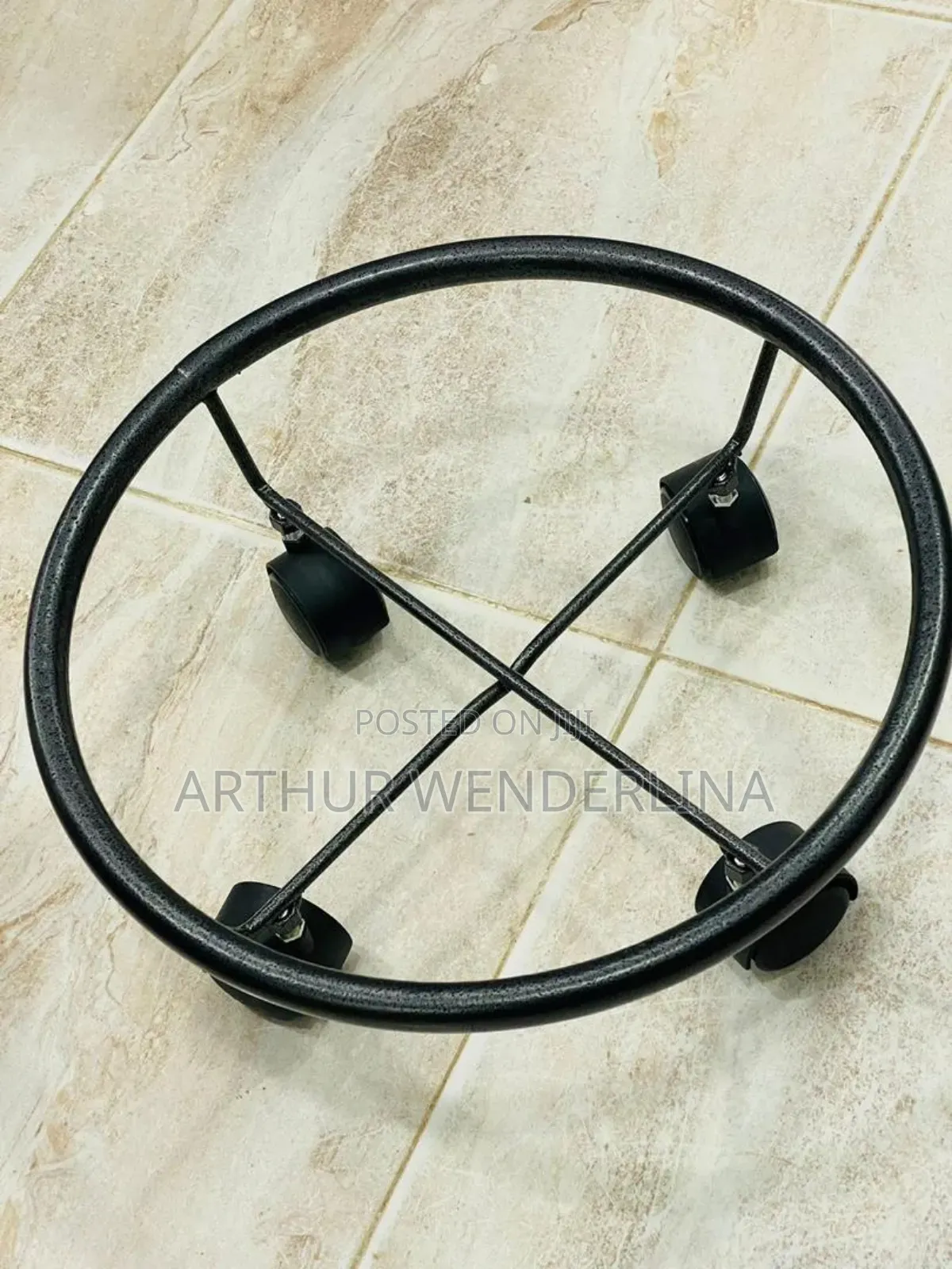 Cylinder Stand With Wheel Under