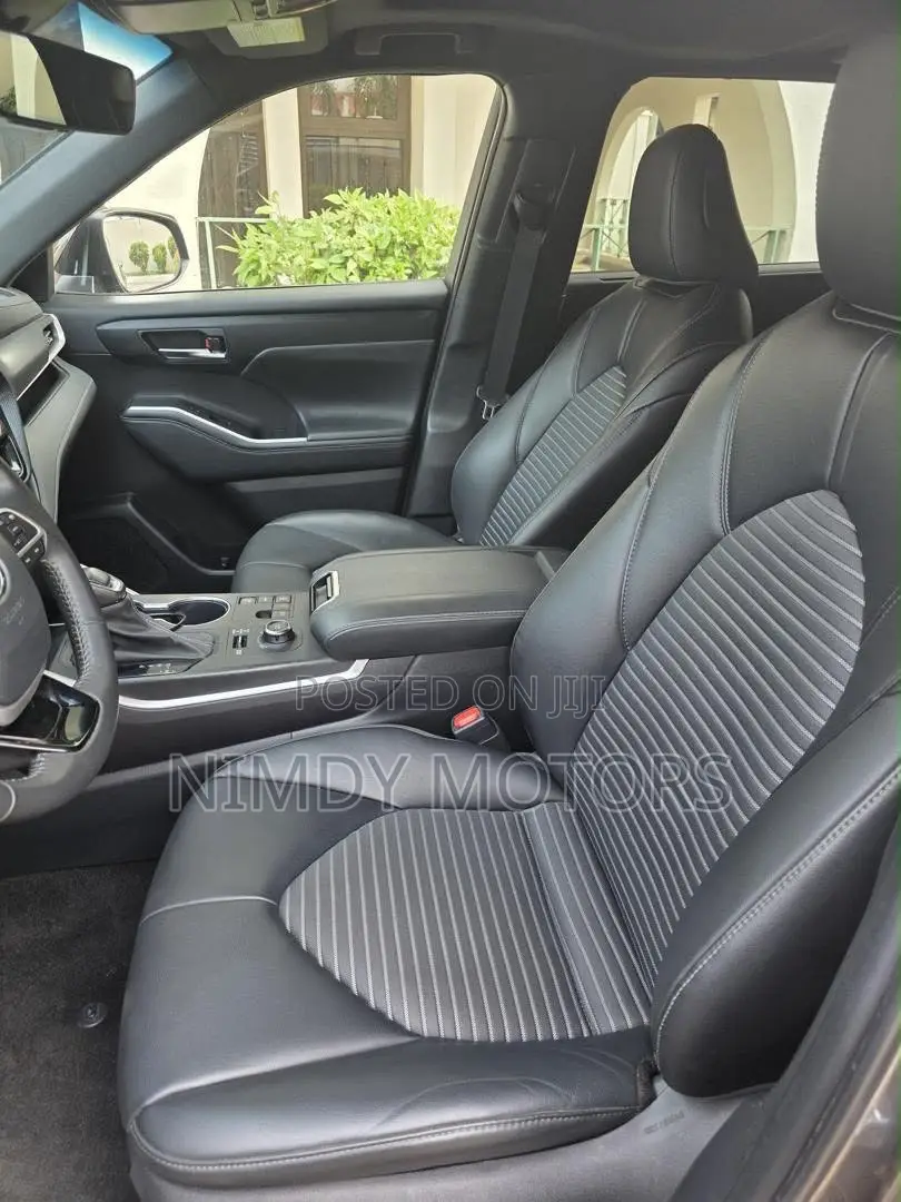 Toyota Highlander XSE AWD 2024 Gray